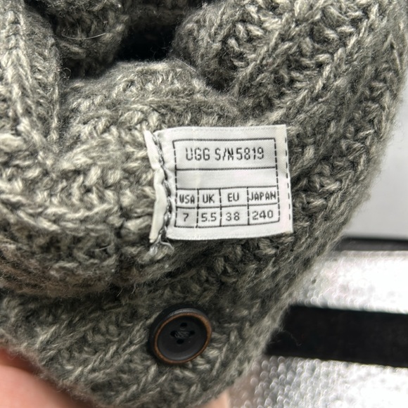 Classic gray cardy sweater knit ugg boots sz 7 - Picture 9 of 9